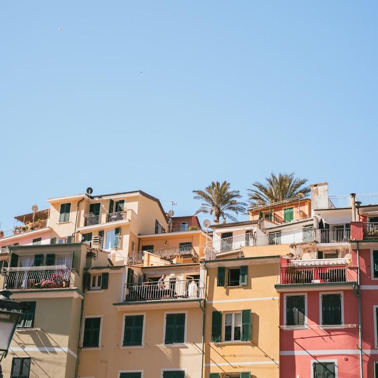 Outdoor terrace seating suitable for families in Lisbon